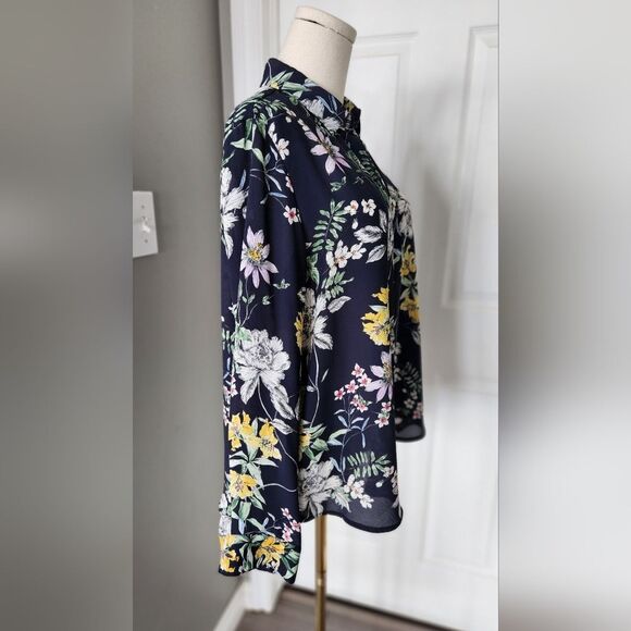 NWOT H&M Navy Floral Blouse - Size 6 - Picture 3 of 9